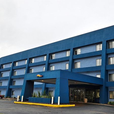 Days Inn By Wyndham Davenport Dış mekan fotoğraf