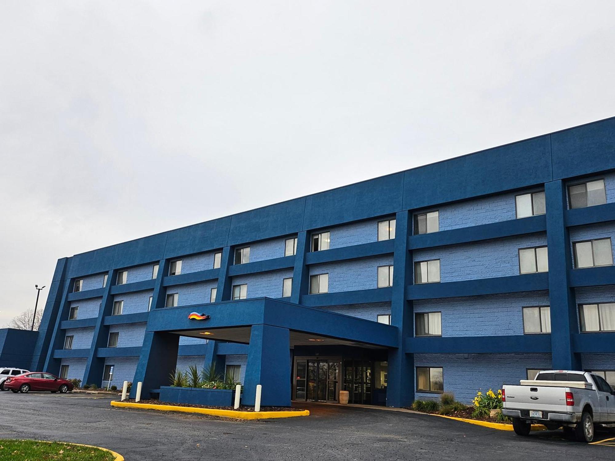 Days Inn By Wyndham Davenport Dış mekan fotoğraf