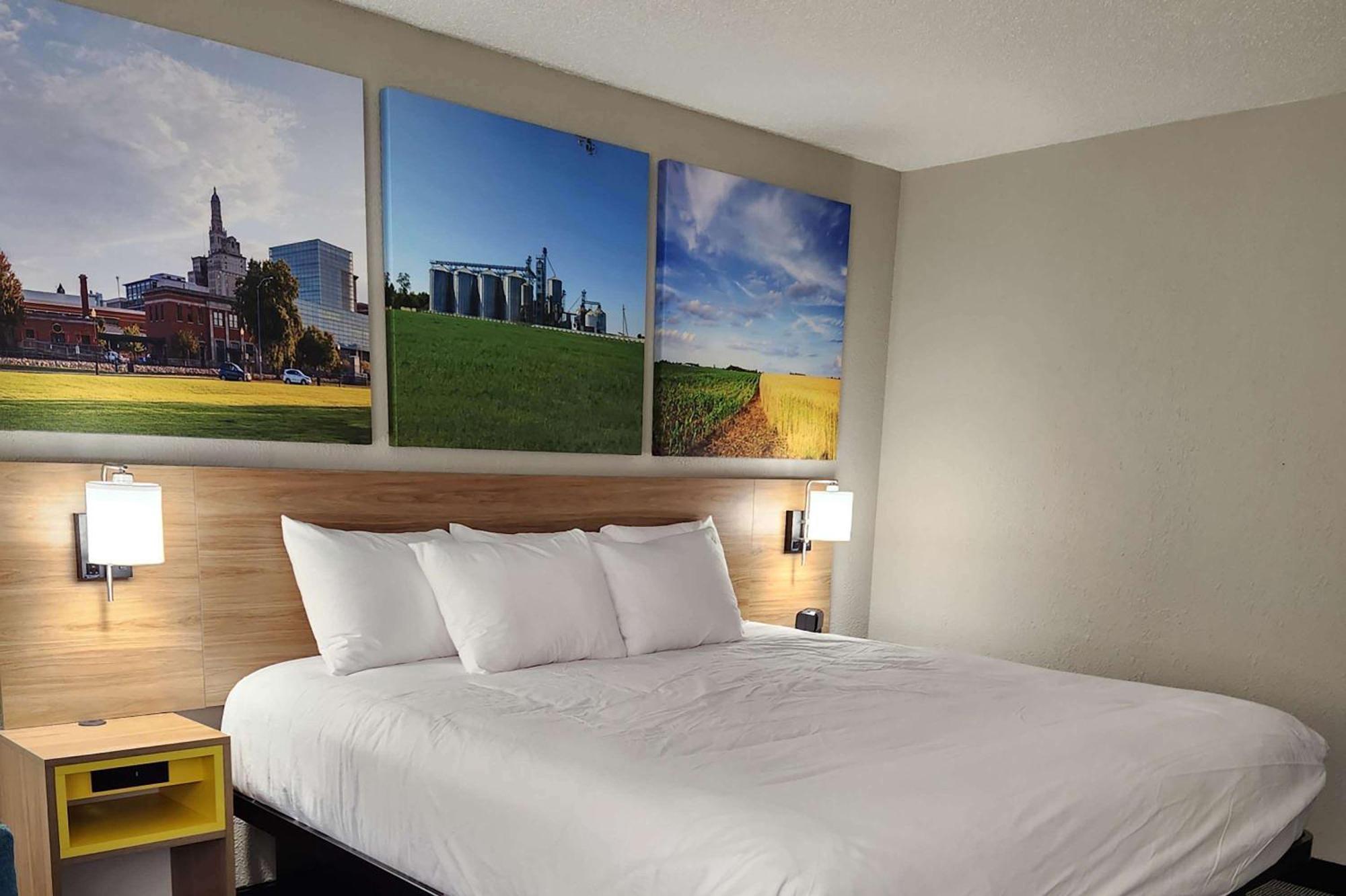 Days Inn By Wyndham Davenport Dış mekan fotoğraf