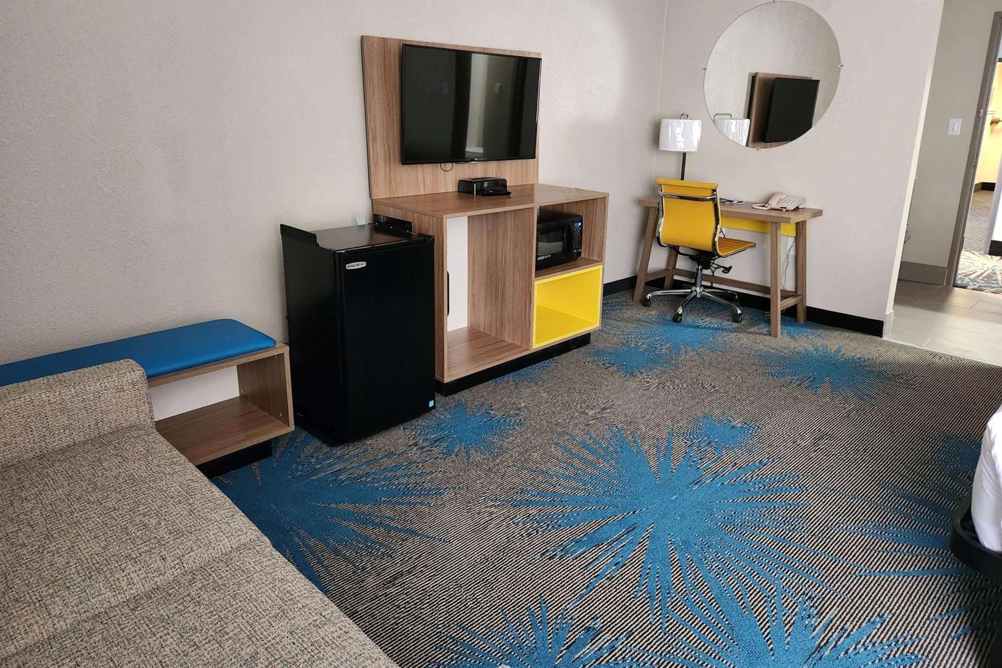 Days Inn By Wyndham Davenport Dış mekan fotoğraf